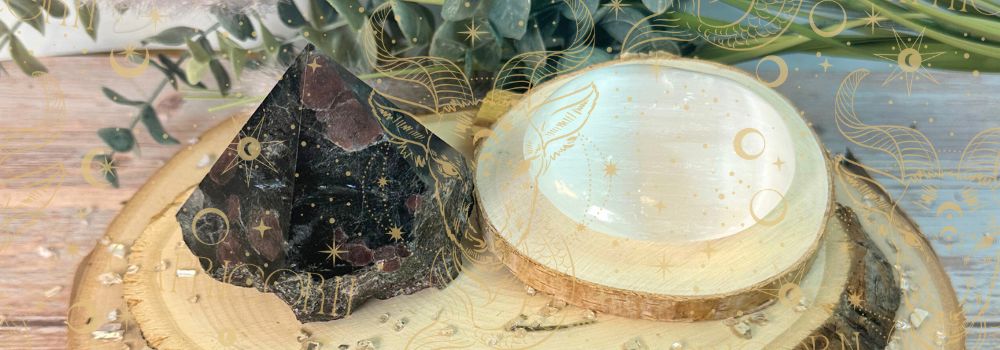 A Guide to Selenite and Garnet for Capricorns