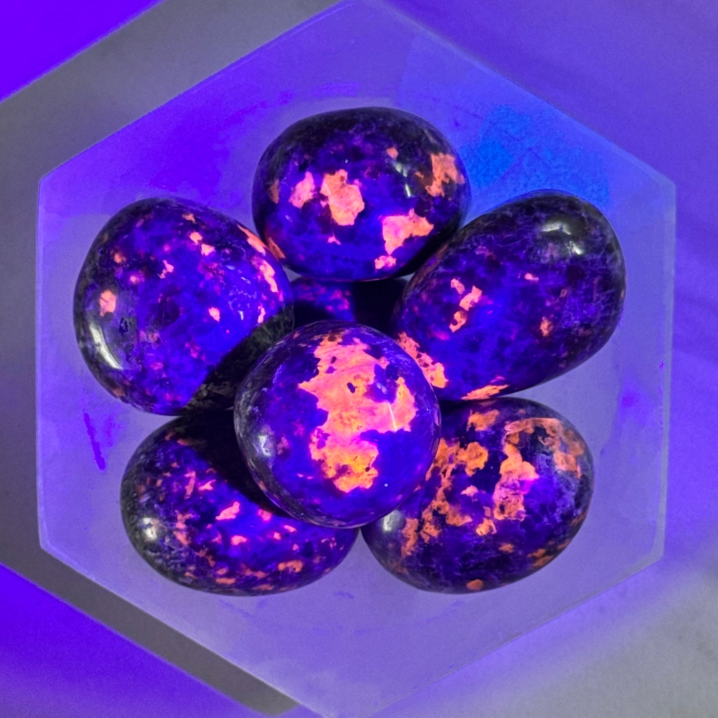 One (1) Premium Quality Yooperlite Tumble from Michigan (UV Reactive)