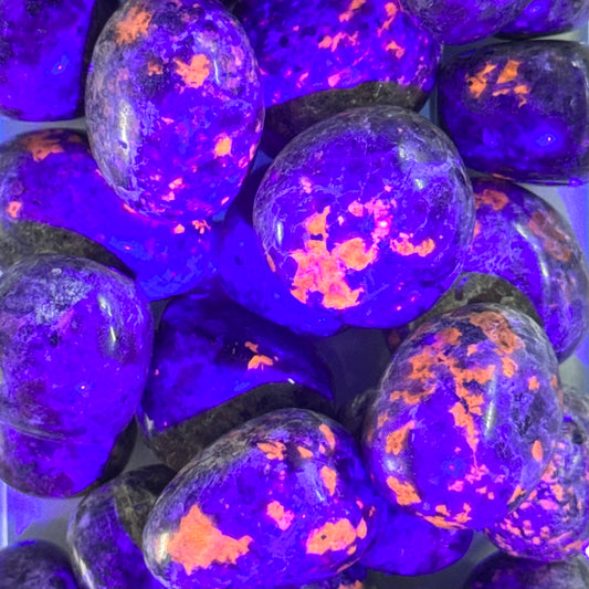 One (1) Premium Quality Yooperlite Tumble from Michigan (UV Reactive)
