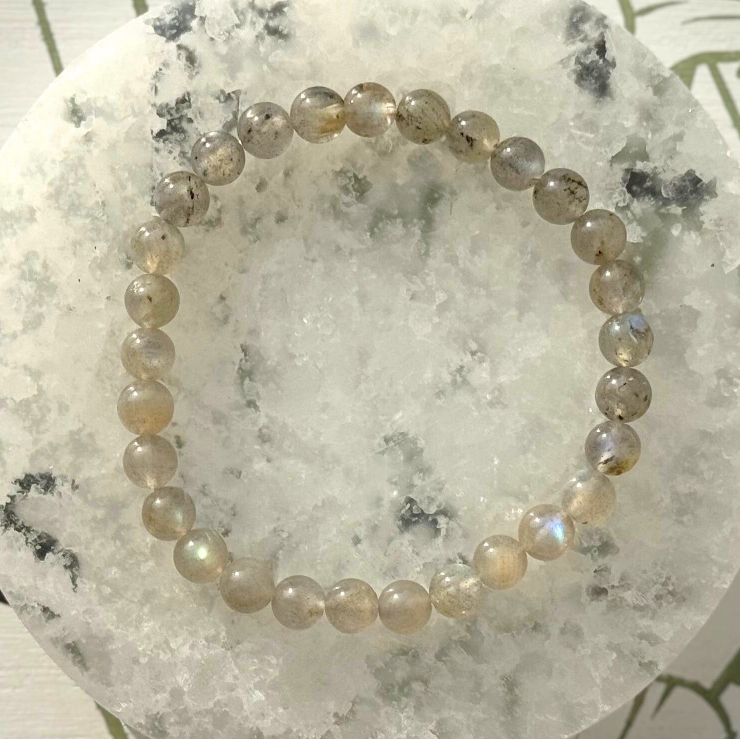 ONE Labradorite Bracelet from Peru (6mm Bead)