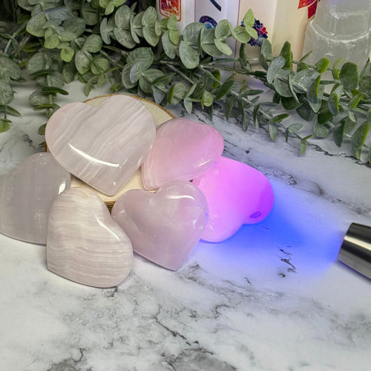 Mangano Calcite Hearts (UV Reactive)